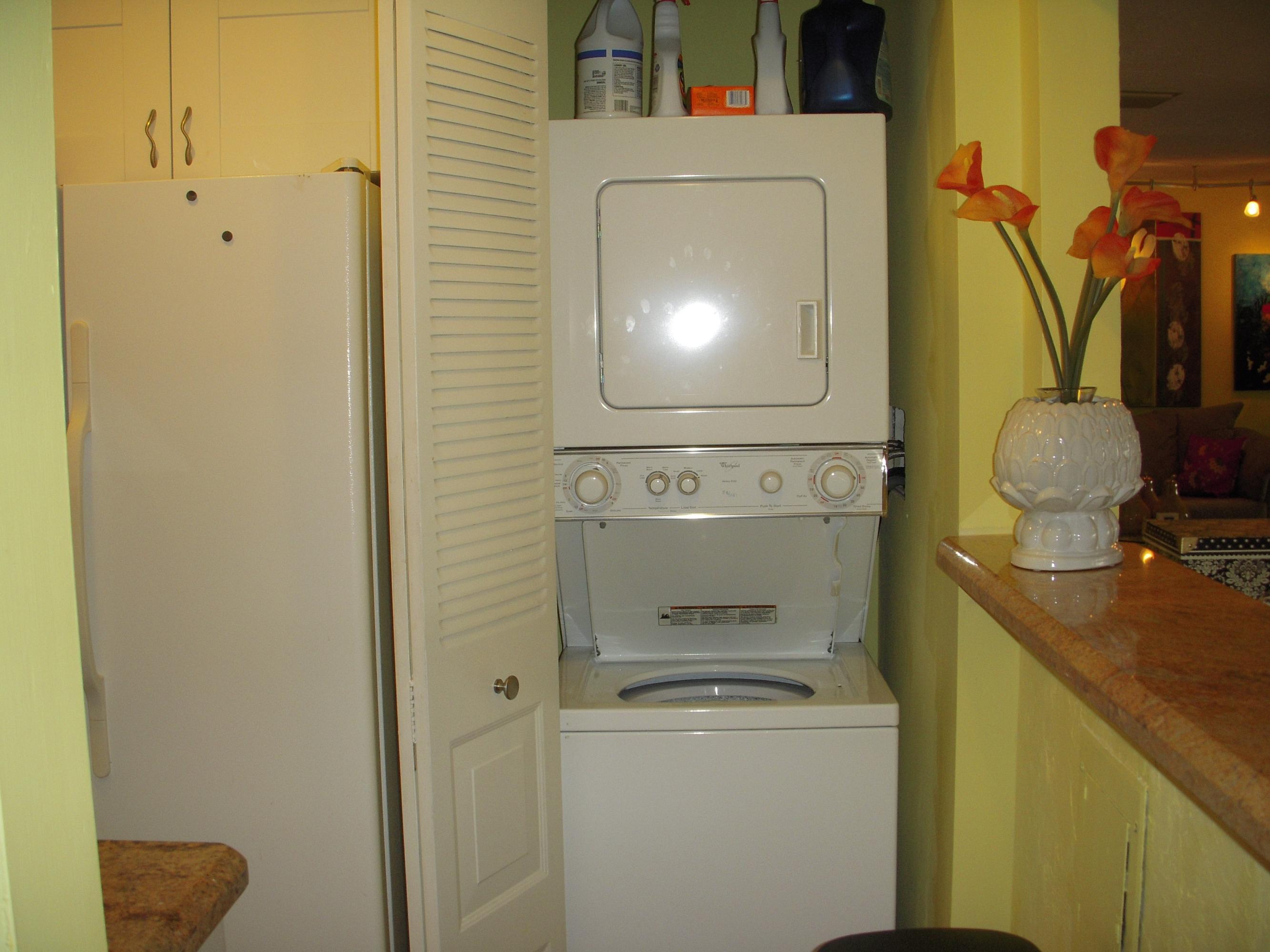 8460 Casa Del Lago, Unit 25F Boca Raton, FL 33433 - Photo 7 of 24 washer-dryer
