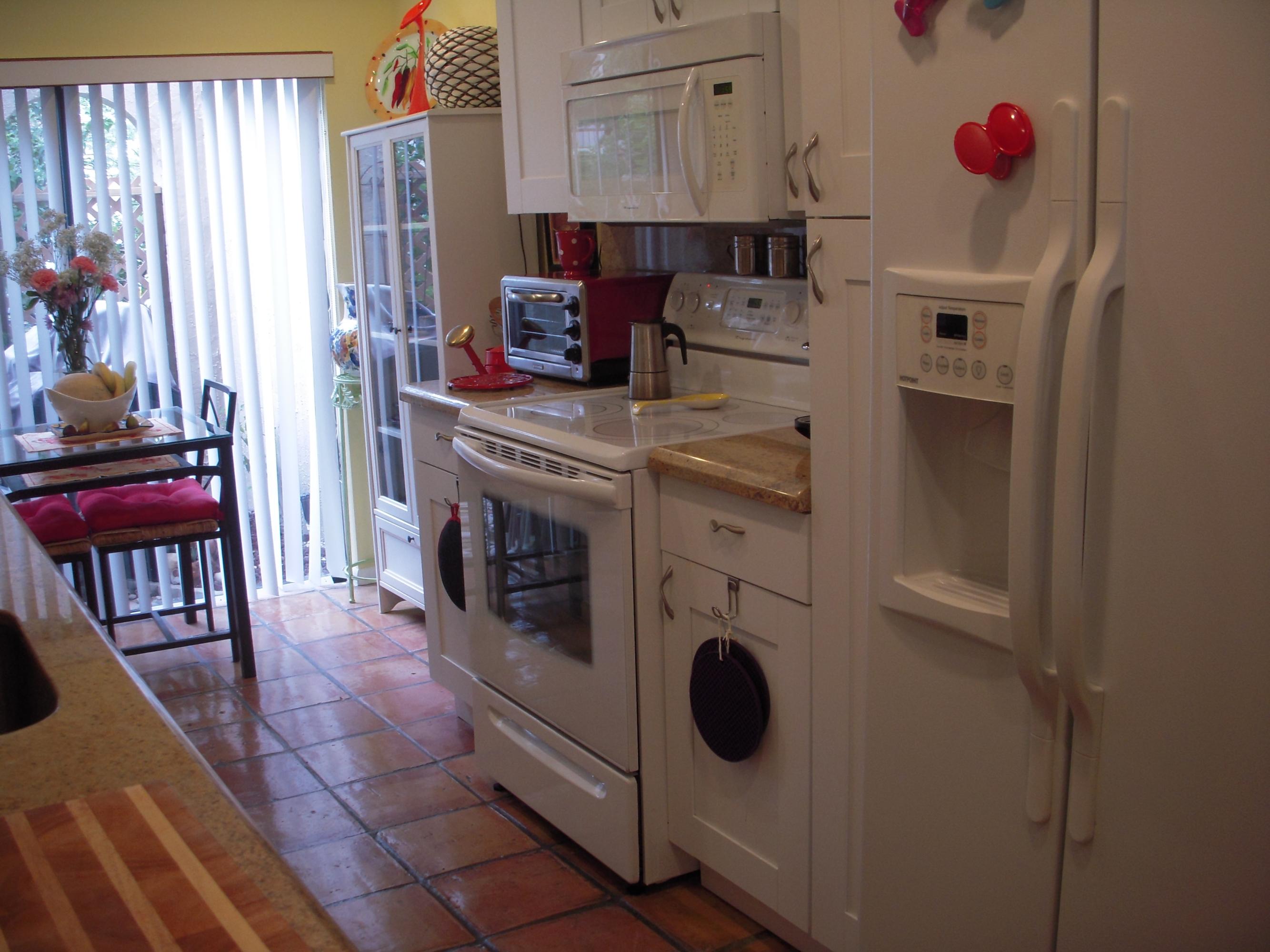 8460 Casa Del Lago, Unit 25F Boca Raton, FL 33433 - Photo 9 of 24 Kitchen