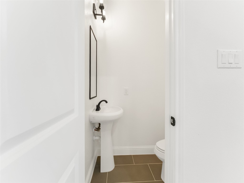 809 South Colbert Street Dayton, TX 77535 - Photo 17 of 31