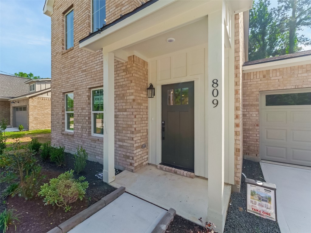 809 South Colbert Street Dayton, TX 77535 - Photo 4 of 31