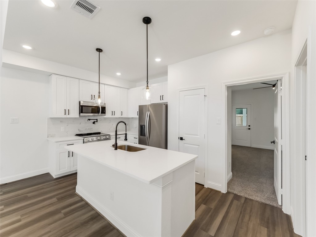 809 South Colbert Street Dayton, TX 77535 - Photo 6 of 31