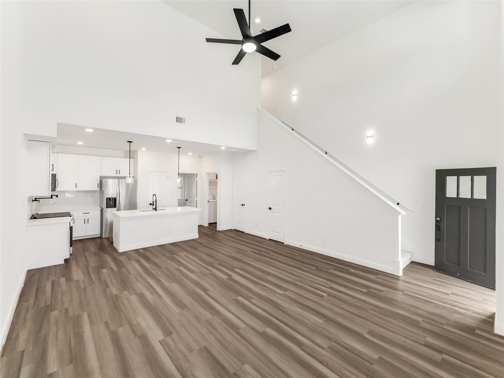 809 South Colbert Street Dayton, TX 77535 - Photo 8 of 31