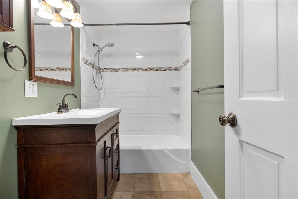 29 Arlington Road, Unit 4 Woburn, MA 01801 - Photo 11 of 18