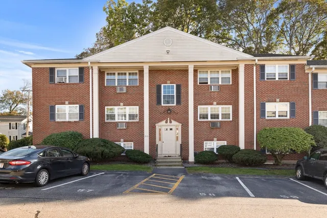 $389,900 | 29 Arlington Road, Unit 4, Woburn, MA 01801