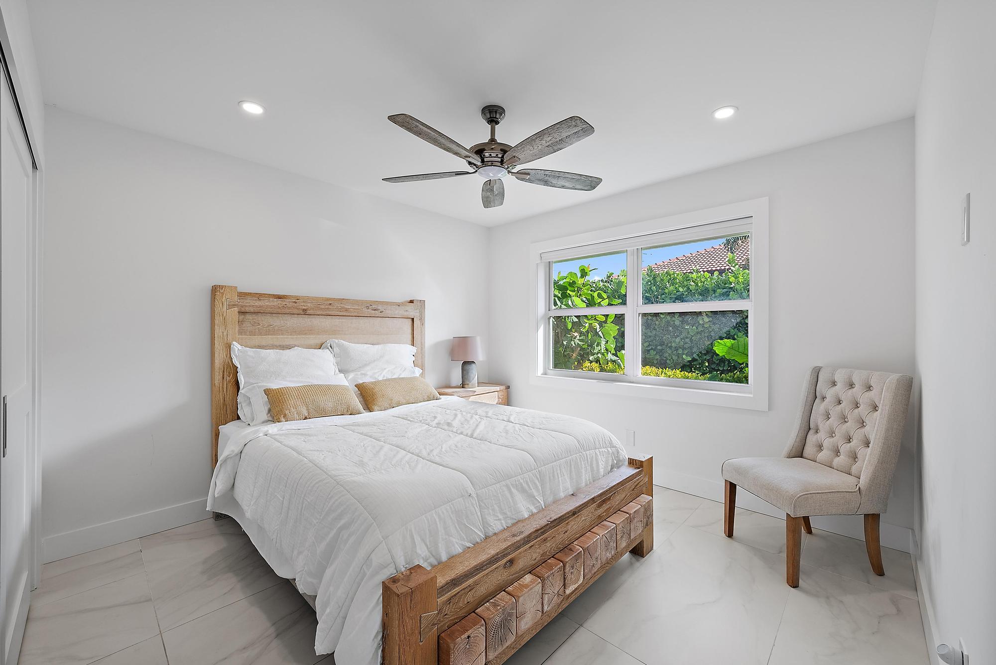 9524 Southeast Cove Point Street Jupiter, FL 33469 - Photo 15 of 33 Guest Room 2