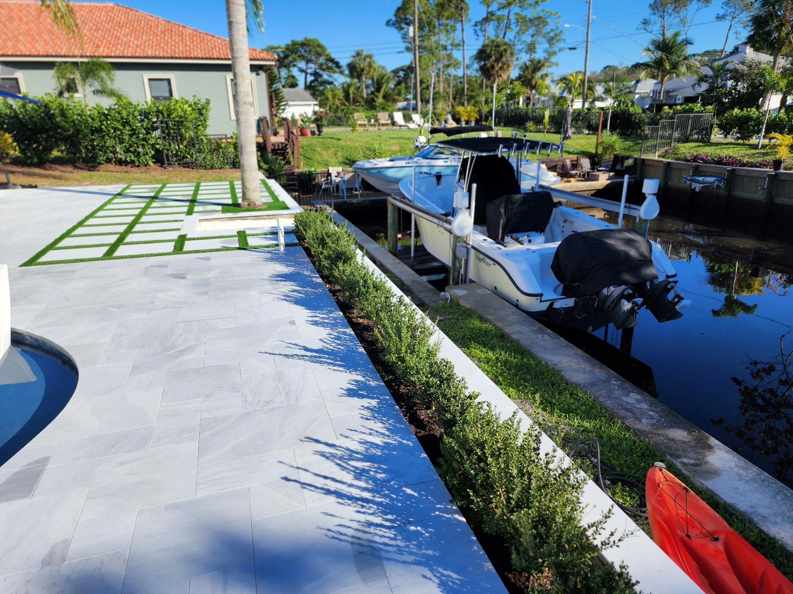 9524 Southeast Cove Point Street Jupiter, FL 33469 - Photo 25 of 33 Boat lift