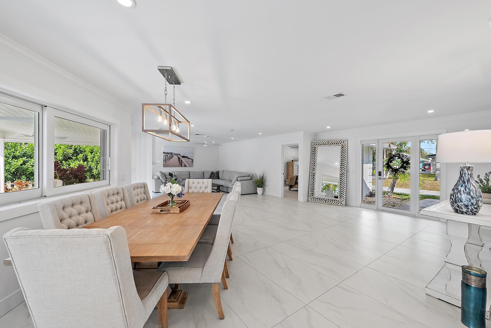 9524 Southeast Cove Point Street Jupiter, FL 33469 - Photo 3 of 33 Dining