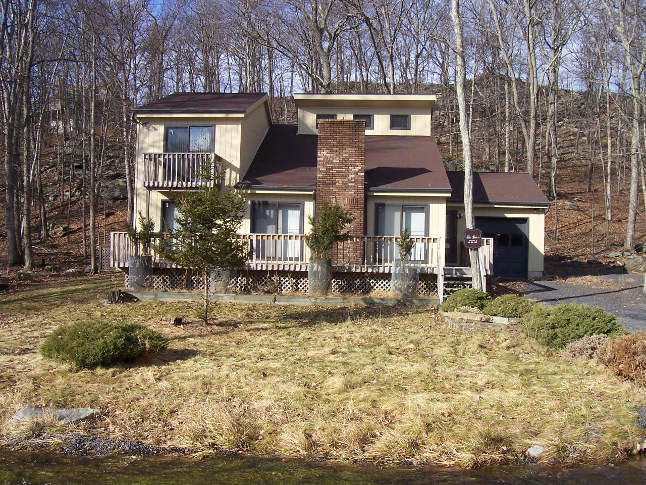570 Edinburgh Road Bushkill, PA 18324 - Photo 1 of 10 Kerr Home