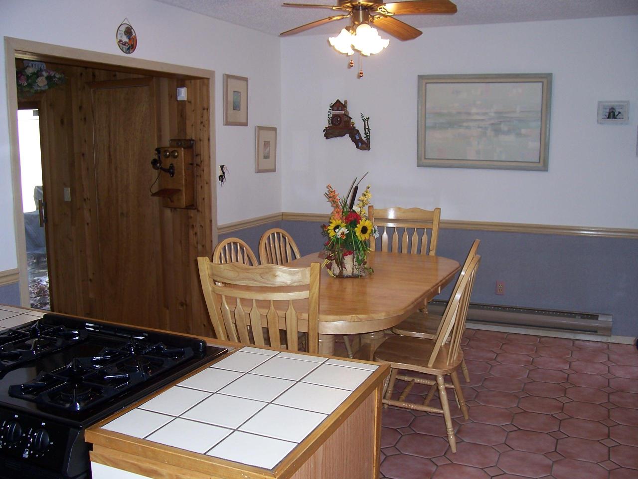 570 Edinburgh Road Bushkill, PA 18324 - Photo 3 of 10 Dining Room