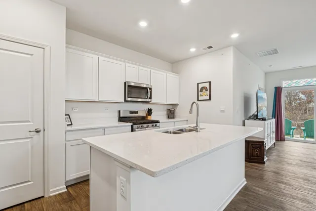 $359,900 | 952 Darwin Street, North Aurora, IL 60542