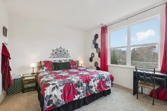 $359,900 | 952 Darwin Street, North Aurora, IL 60542