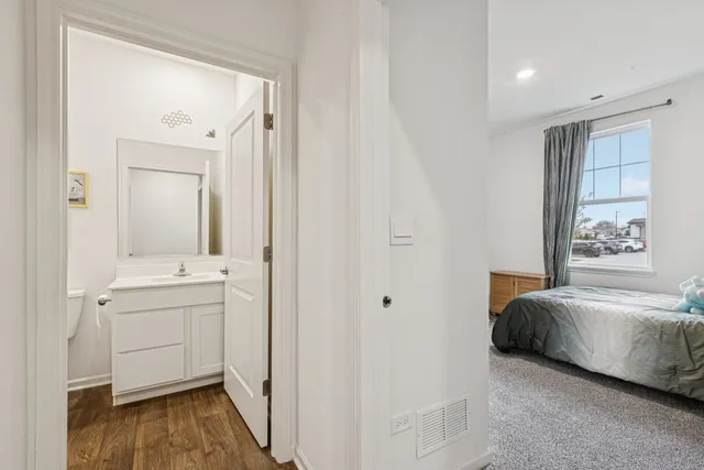 $359,900 | 952 Darwin Street, North Aurora, IL 60542