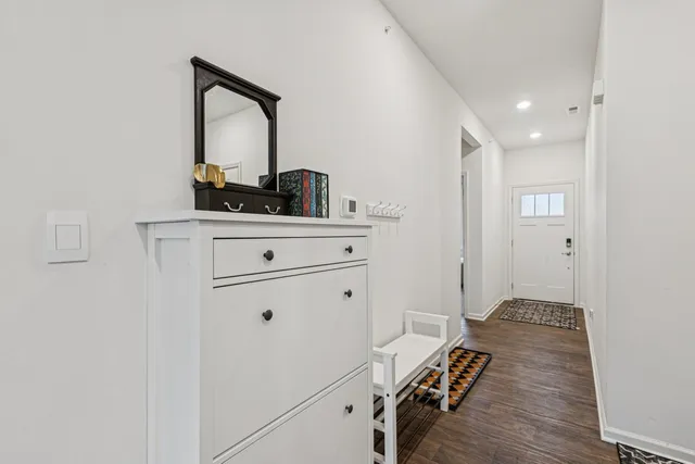 $359,900 | 952 Darwin Street, North Aurora, IL 60542