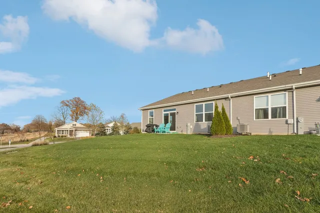 $359,900 | 952 Darwin Street, North Aurora, IL 60542