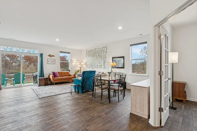 $359,900 | 952 Darwin Street, North Aurora, IL 60542