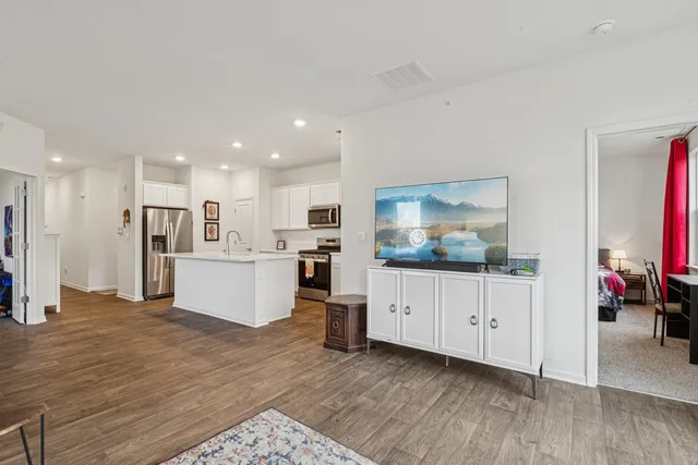 $359,900 | 952 Darwin Street, North Aurora, IL 60542