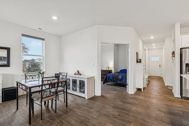 $359,900 | 952 Darwin Street, North Aurora, IL 60542