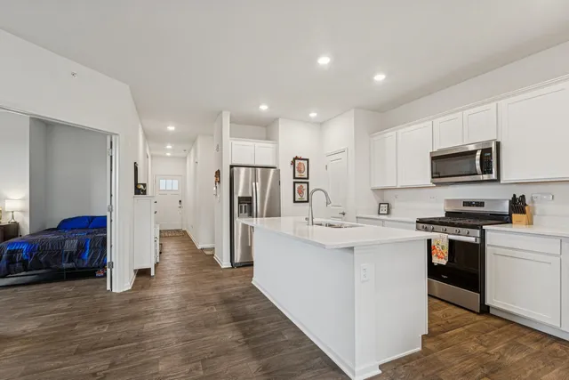 $359,900 | 952 Darwin Street, North Aurora, IL 60542