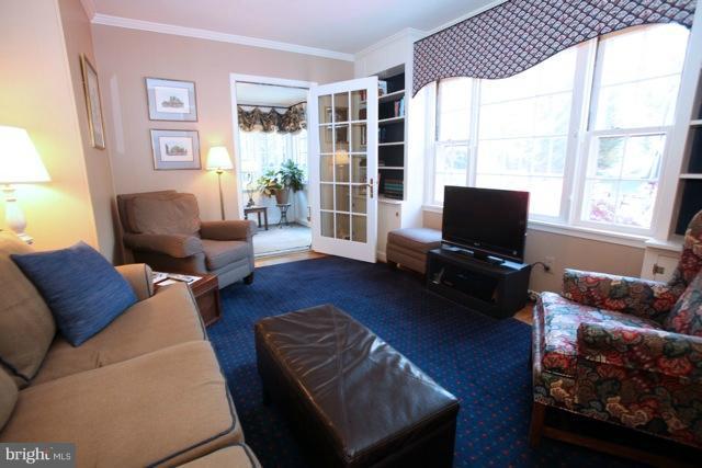 206 Churchwardens Road Baltimore, MD 21212 - Photo 14 of 23 Family Room