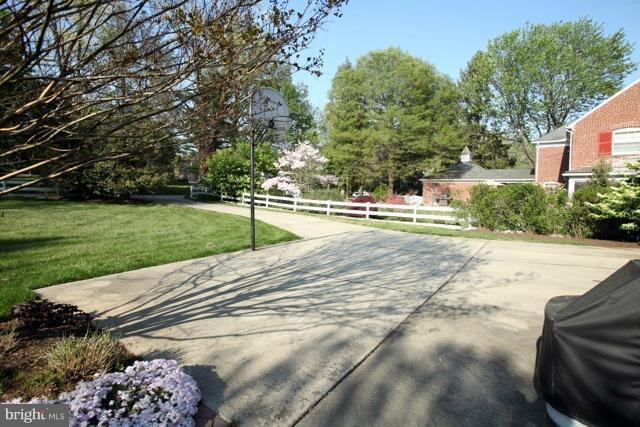 206 Churchwardens Road Baltimore, MD 21212 - Photo 4 of 23 Parking pad