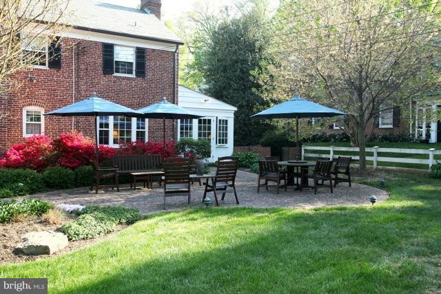 206 Churchwardens Road Baltimore, MD 21212 - Photo 8 of 23 Rear patio