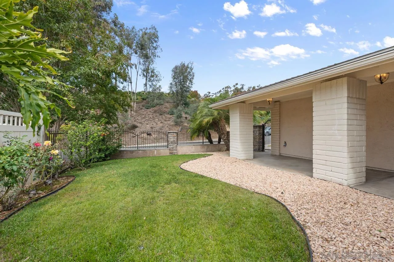 11837 La Colina Road San Diego, CA 92131 - Photo 4 of 35 a front view of a house with garden