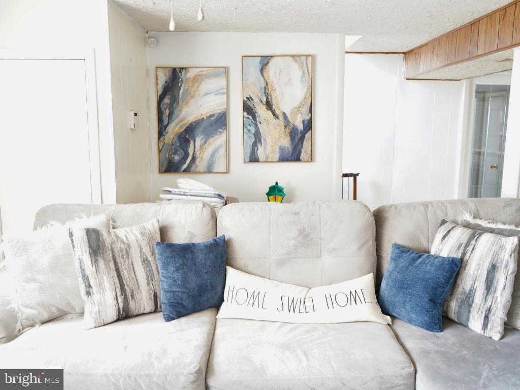 12826 Glynis Road Clinton, MD 20735 - Photo 19 of 47 Family Room