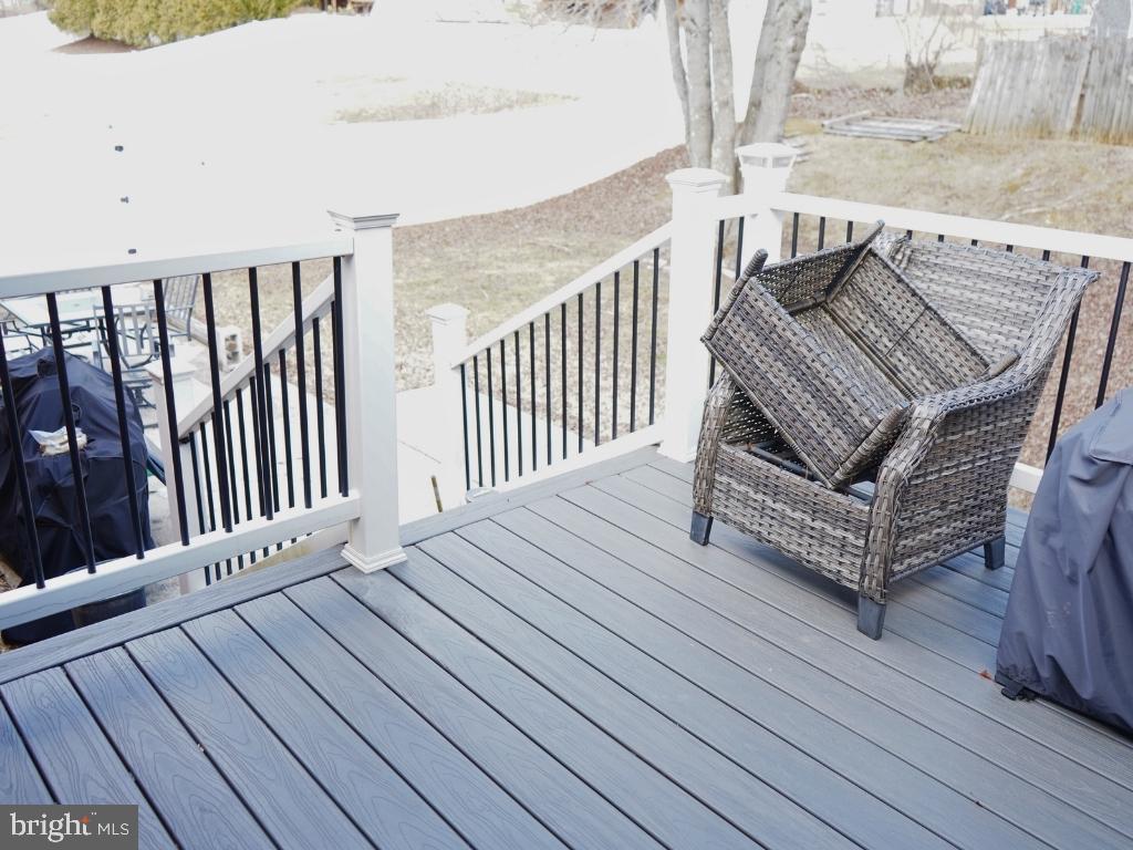 12826 Glynis Road Clinton, MD 20735 - Photo 32 of 47 Composite Deck