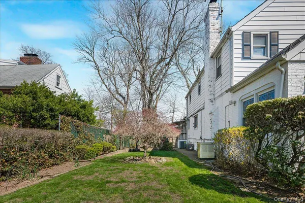 $999,900 | Utopia Parkway | Jamaica Estates