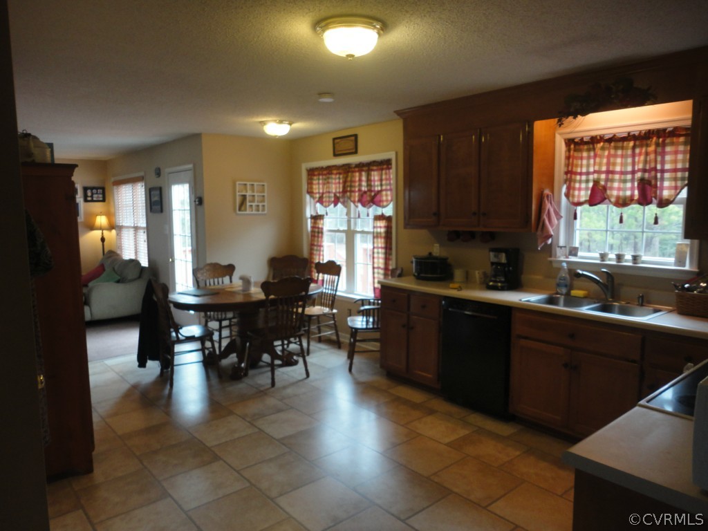 8797 Hines Road Disputanta, VA 23842 - Photo 8 of 19 Gallery Image 8