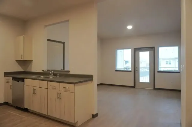 $555 | 511 South Interlake Road, Moses Lake, WA 98837