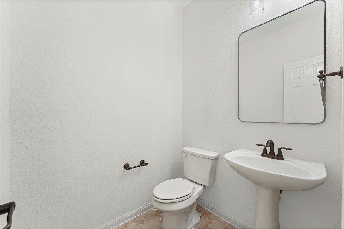 133 East Montfair Boulevard The Woodlands, TX 77382 - Photo 8 of 20 a bathroom with a sink a toilet and mirror
