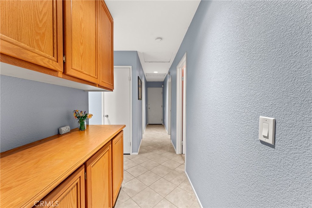 533 Heidi Circle Beaumont, CA 92223 - Photo 15 of 37 a view of hallway with washer and dryer