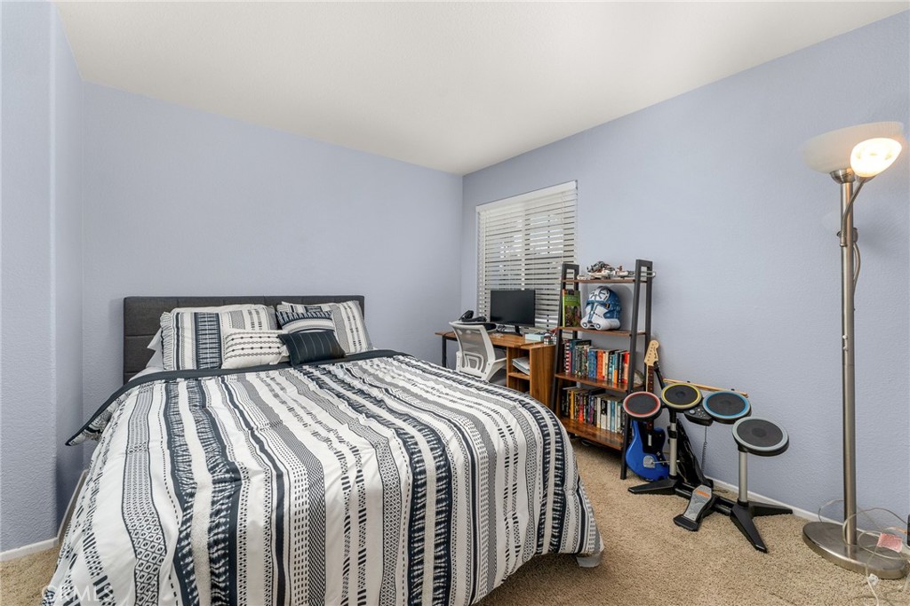533 Heidi Circle Beaumont, CA 92223 - Photo 18 of 37 a bedroom with a bed and a desk