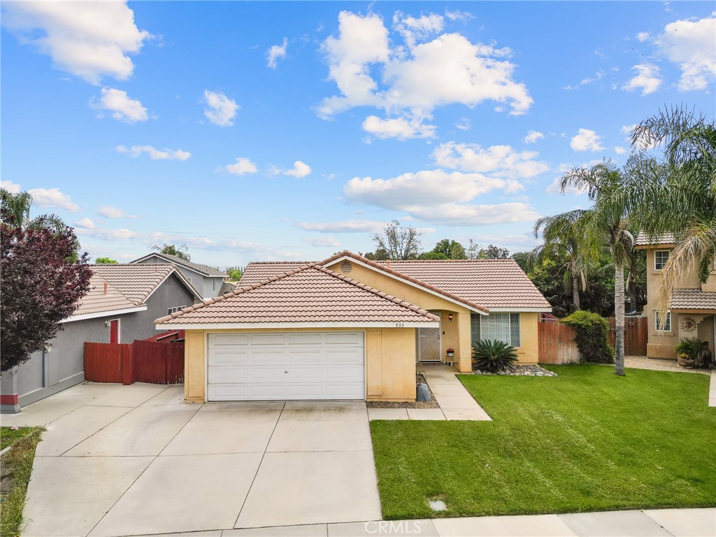533 Heidi Circle Beaumont, CA 92223 - Photo 2 of 37 a front view of house with yard and green space