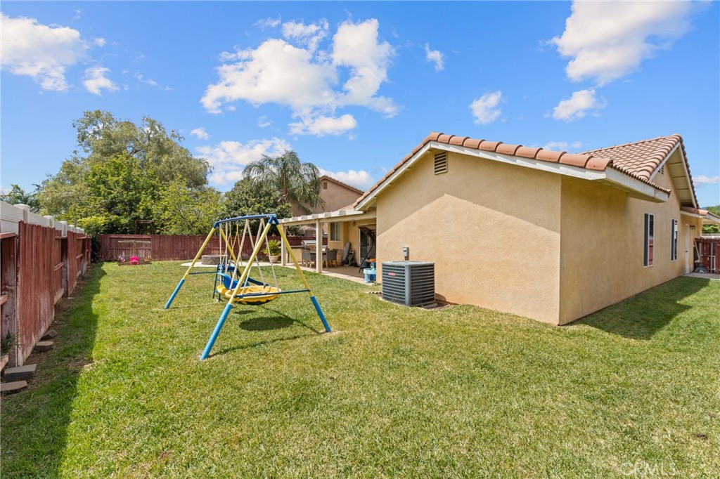 533 Heidi Circle Beaumont, CA 92223 - Photo 26 of 37 a house view with a garden space