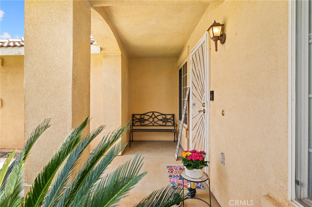 533 Heidi Circle Beaumont, CA 92223 - Photo 4 of 37 a balcony with furniture and flowers