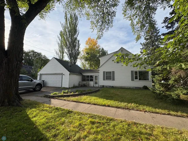 $219,500 | 1402 4th Street South, Moorhead, MN 56560