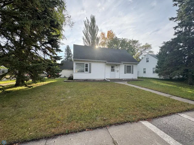 $219,500 | 1402 4th Street South, Moorhead, MN 56560