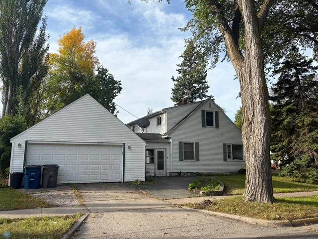$219,500 | 1402 4th Street South, Moorhead, MN 56560