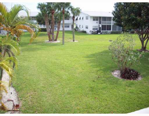 285 Norwich L West Palm Beach, FL 33417 - Photo 10 of 17 a view of a house with a back yard