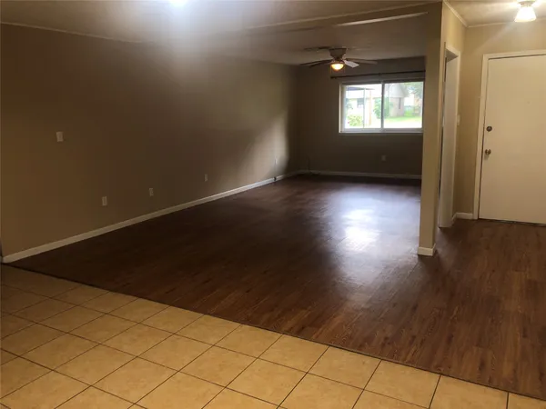 $1,450 | 307 Moss Hill Lane, Conroe, TX 77303