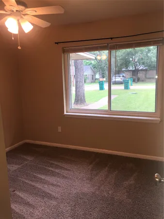 $1,450 | 307 Moss Hill Lane, Conroe, TX 77303