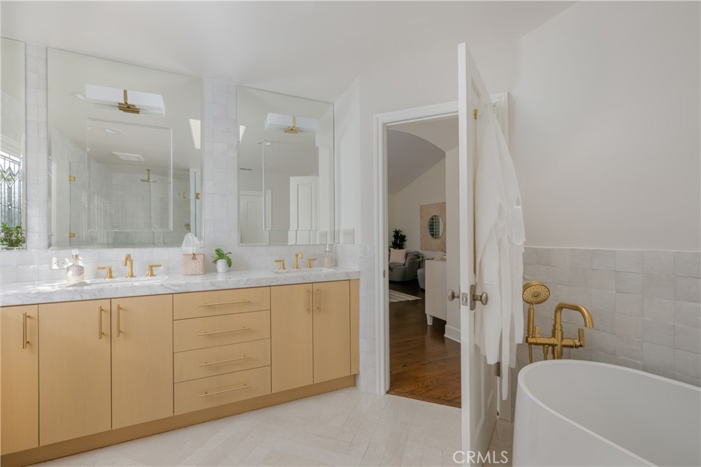 2001 Agnes Road Manhattan Beach, CA 90266 - Photo 17 of 22