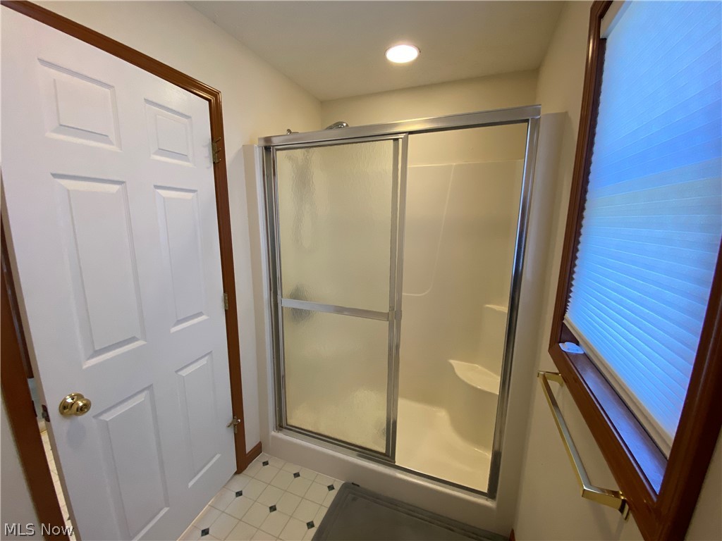 4487 Ammon Road Cleveland, OH 44143 - Photo 24 of 29 Second Floor Shared Bath