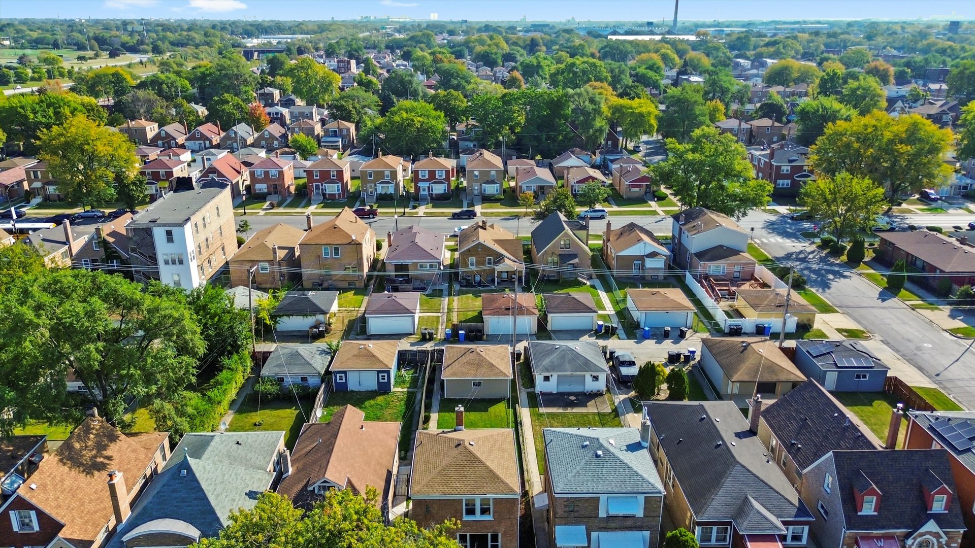 10047 South Calumet Avenue Chicago, IL 60628 - Photo 25 of 32 an aerial view of multiple house