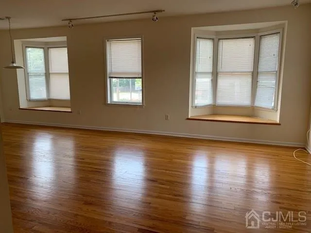 $2,850 | 541 Middlesex Avenue, Unit 1, Metuchen, NJ 08840