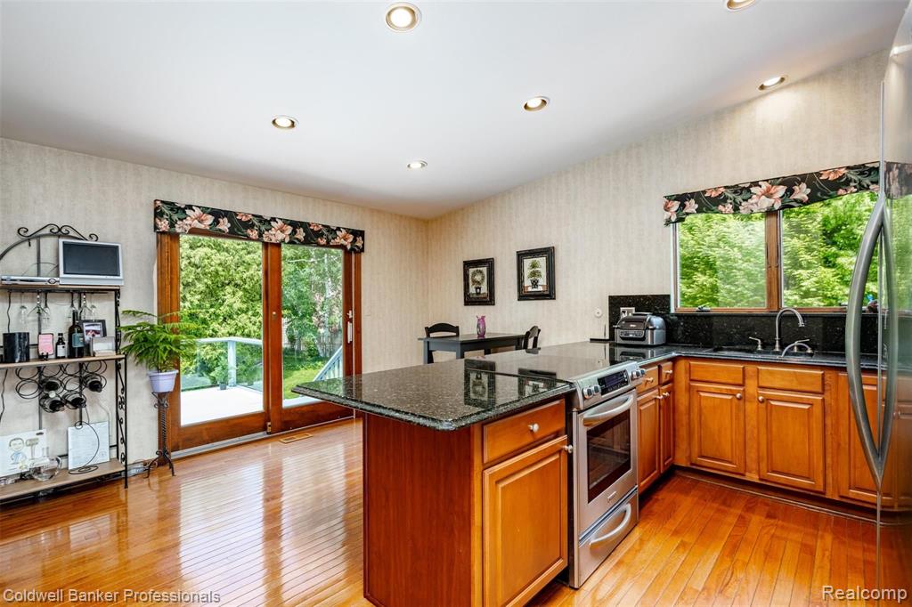 329 Lake Shore Road Grosse Pointe Farms, MI 48236 - Photo 12 of 41