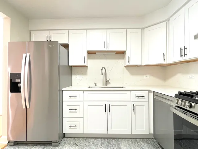 $219,000 | 1258 Brown Street, Unit 302, Des Plaines, IL 60016