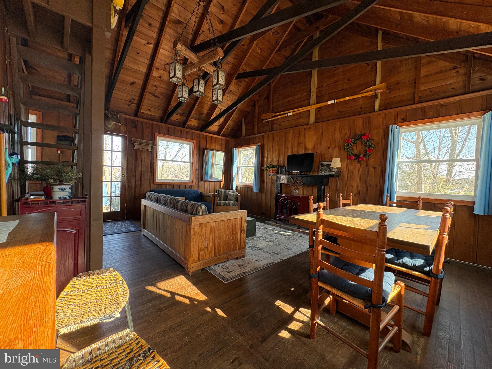 132 Club Road Pasadena, MD 21122 - Photo 23 of 29 Big main room.